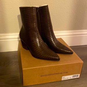 Size 8 Matisse footwear boots in the color chocolate
